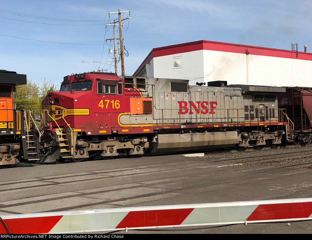 BNSF 4716